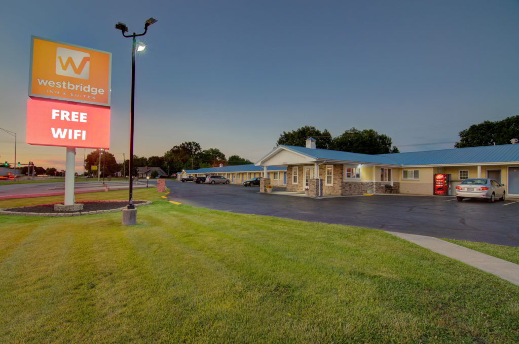 Westbridge Inn & Suites exterior in Clinton, Missouri