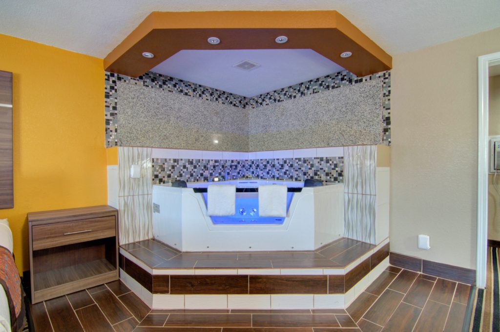 Jacuzzi Suite at Westbridge Inn & Suites